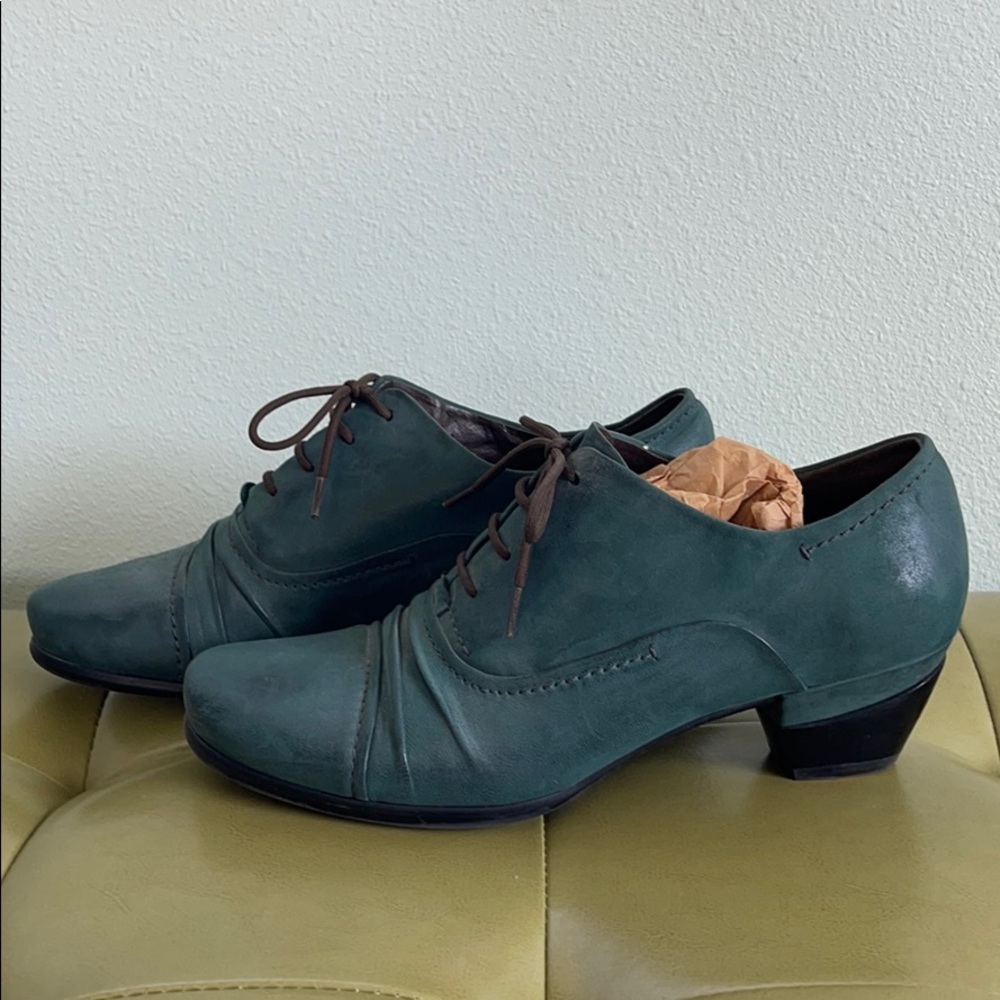 Biala dusky teal pumps
